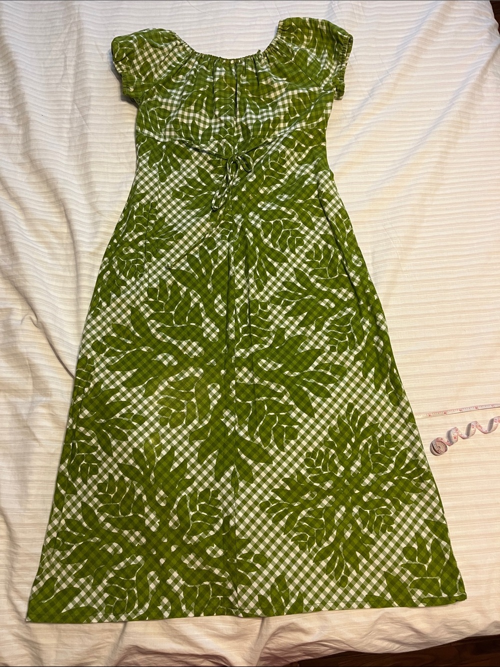 Manuhealii Green Floral Gingham Women’s Dress - Picture 5 of 8